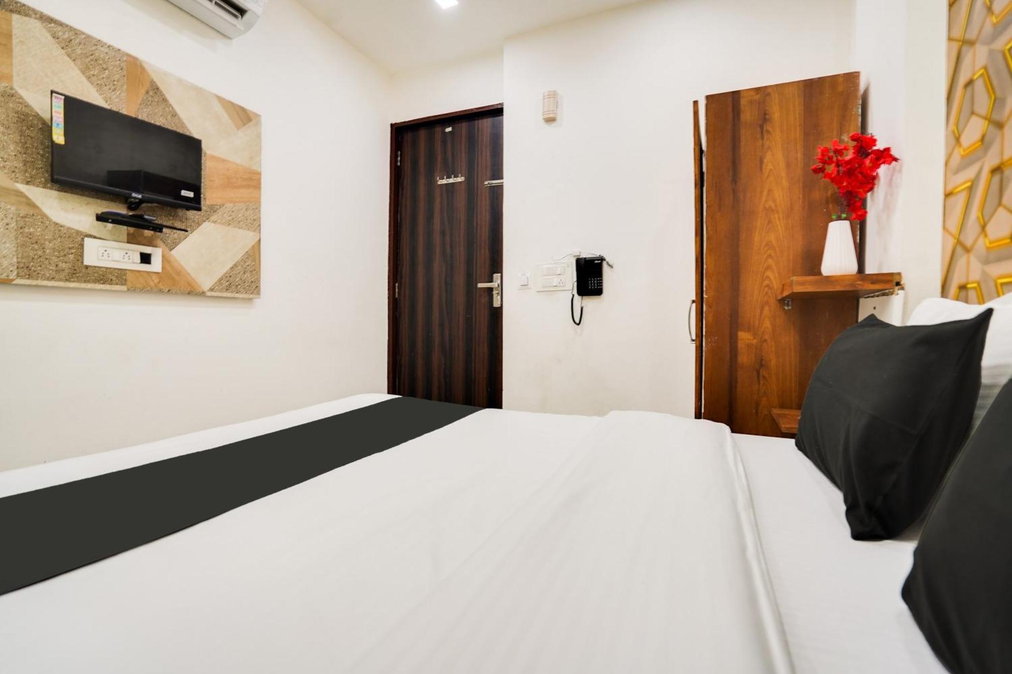 Super Oyo Hotel O Sky Wings Ατζμέρ Εξωτερικό φωτογραφία