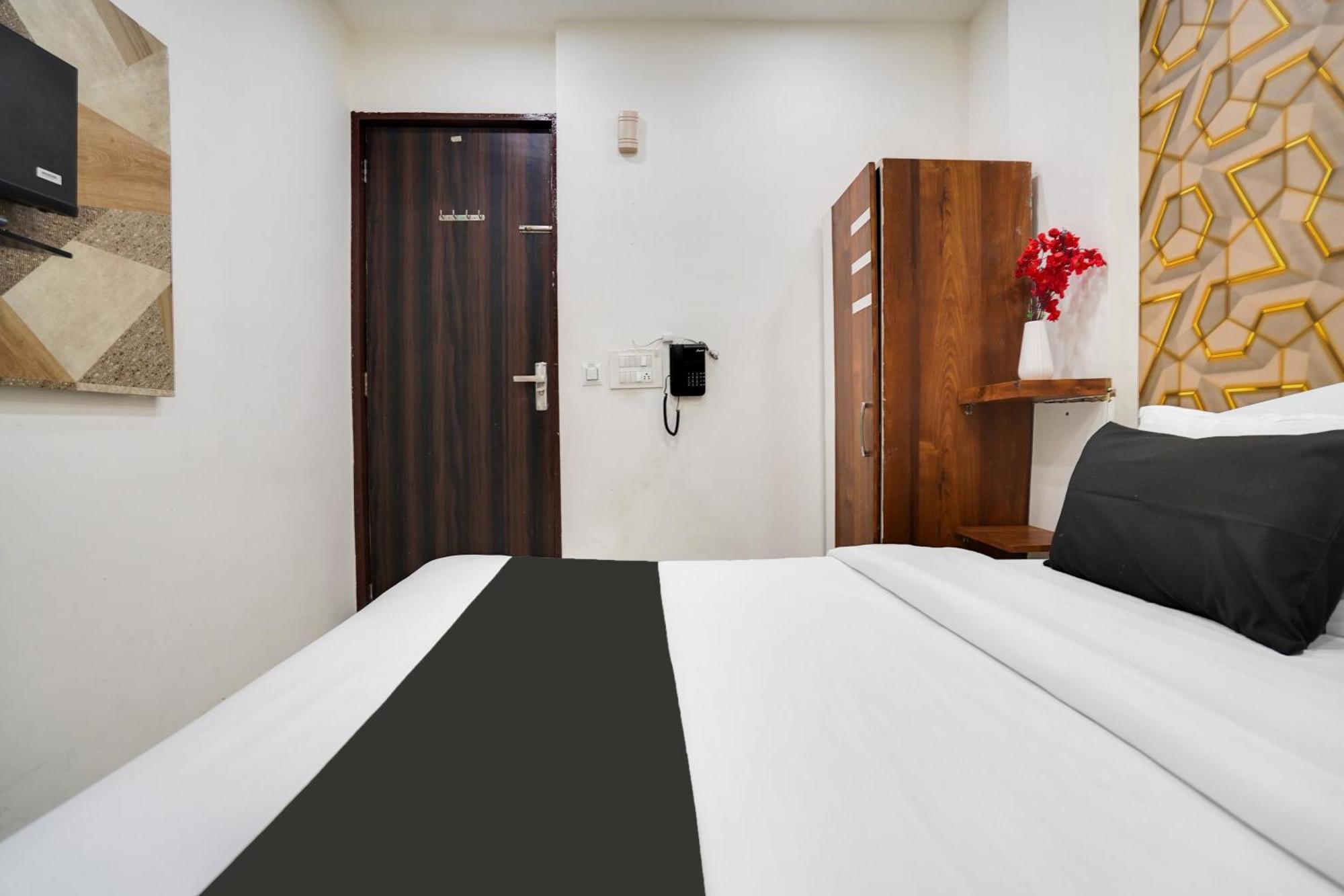 Super Oyo Hotel O Sky Wings Ατζμέρ Εξωτερικό φωτογραφία